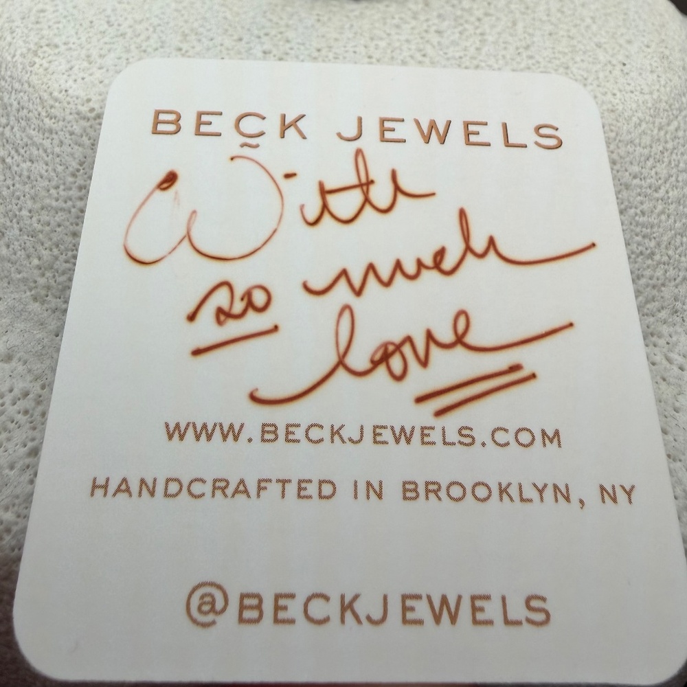 Beck Jewels Gold Cameo Freshwater Pearl Earrings - Picture 4 of 4
